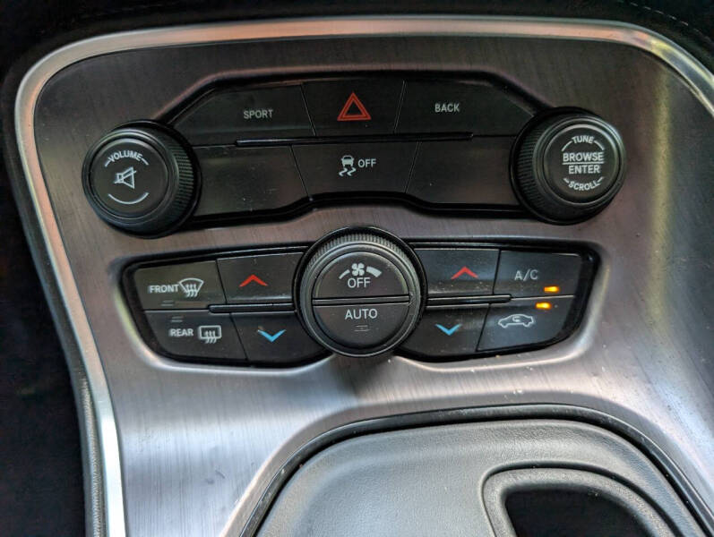 2015 Dodge Challenger SXT