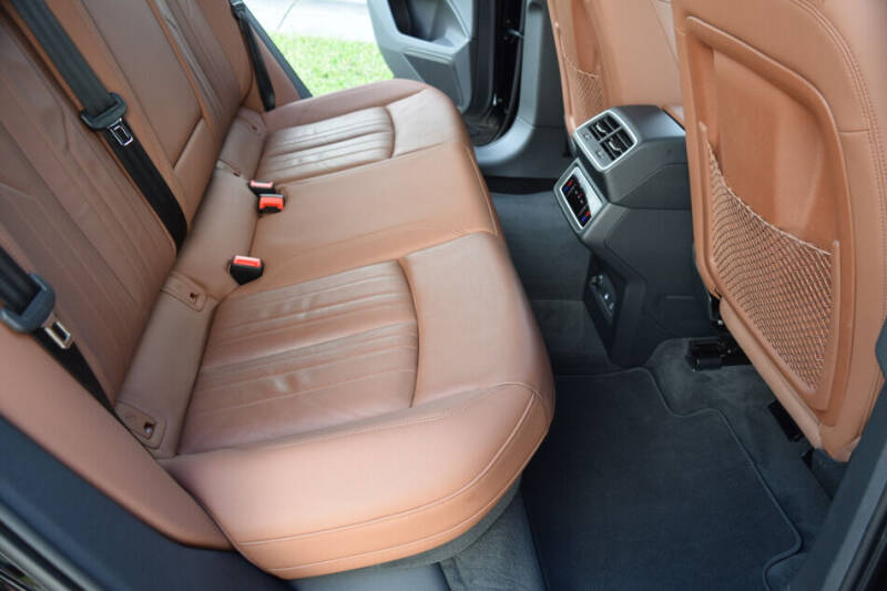 2022 Audi e-tron quattro Premium