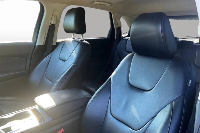 2021 Ford Edge Titanium