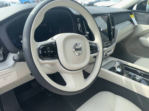 2025 Volvo XC60 T8 Plus Dark Theme