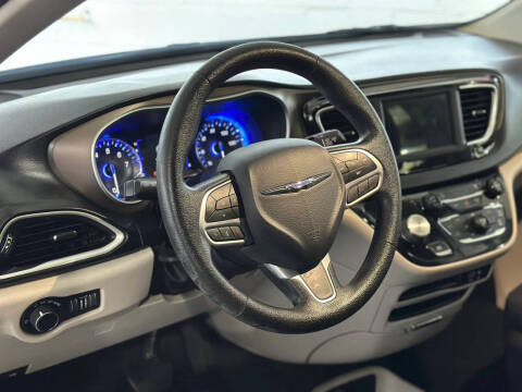 2020 Chrysler Voyager LX
