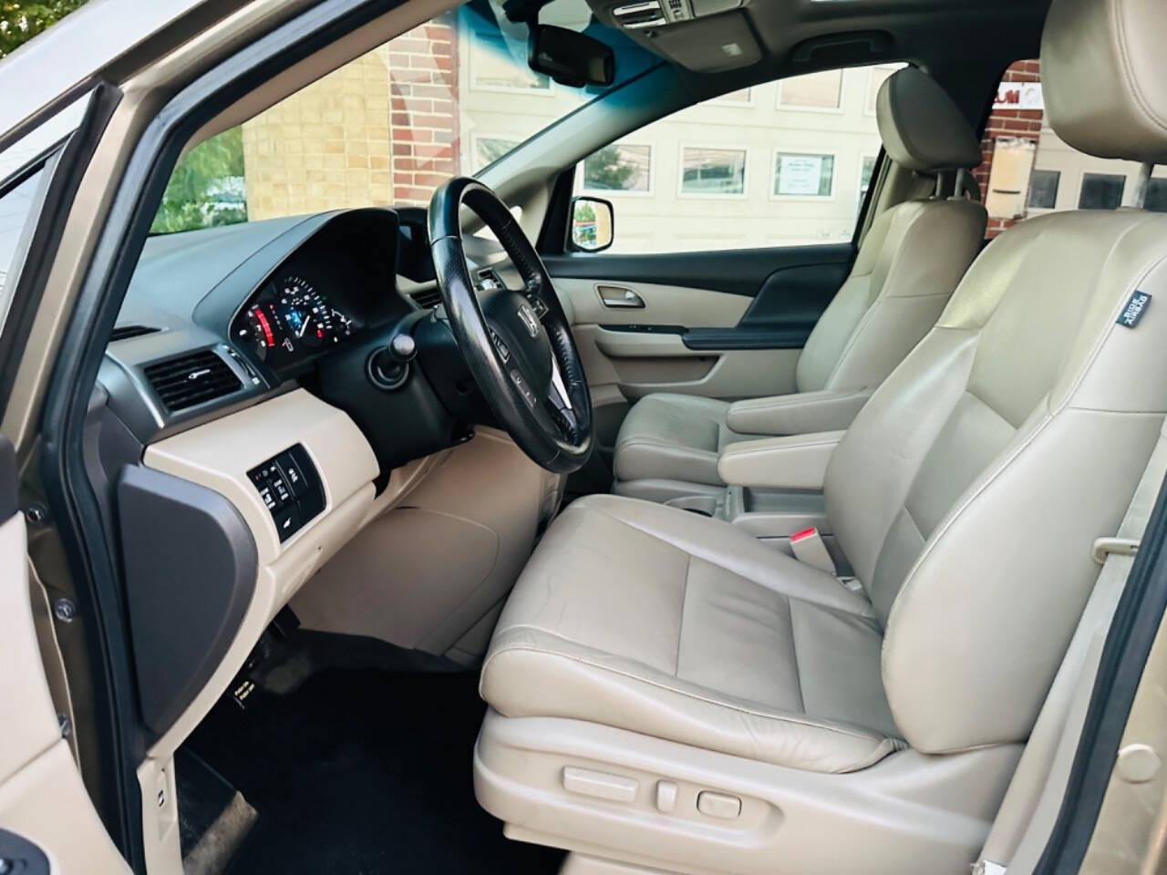 2011 Honda Odyssey for sale at American Dream Motors in Winchester, VA