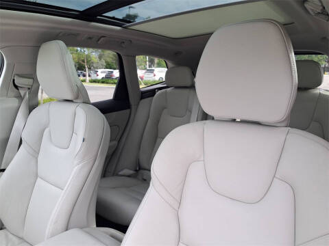 2024 Volvo XC60 B5 Core Dark Theme