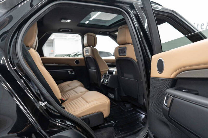 2023 Land Rover Discovery P300 S R-Dynamic