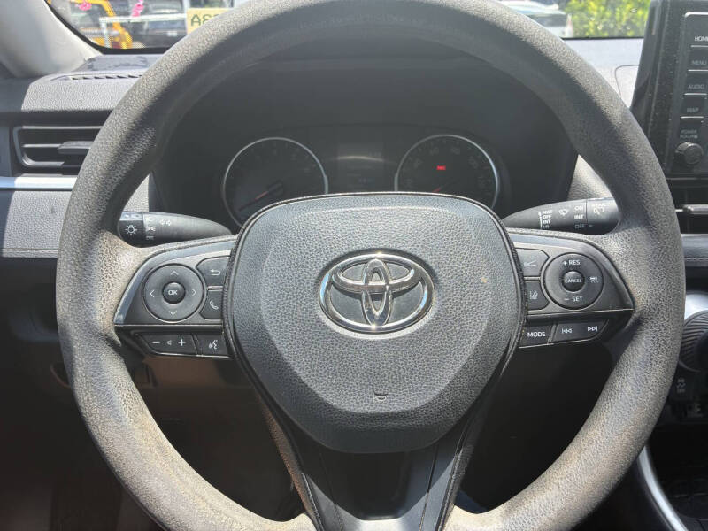 2019 Toyota RAV4 LE