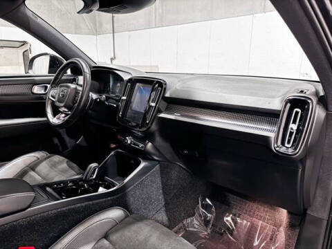 2020 Volvo XC40 T4 R-Design