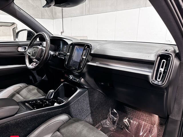 2020 Volvo XC40 T4 R-Design