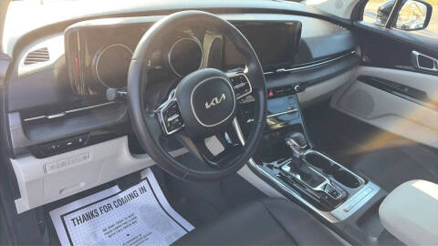 2024 Kia Carnival EX