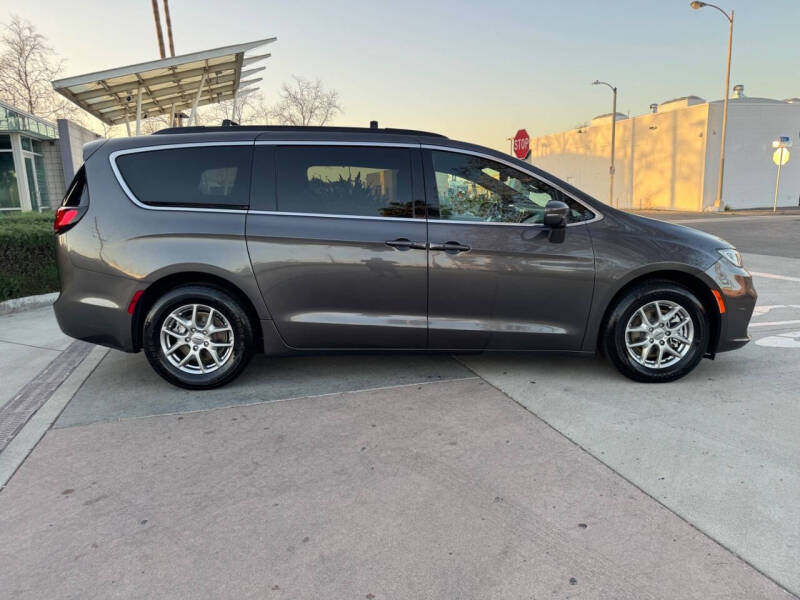 2022 Chrysler Pacifica Touring