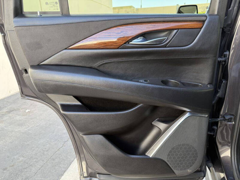 2016 Cadillac Escalade Luxury Collection