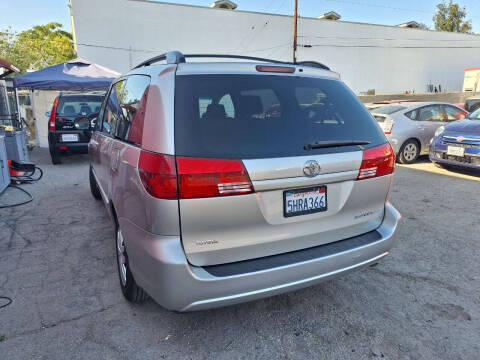 2004 Toyota Sienna LE 8 Passenger
