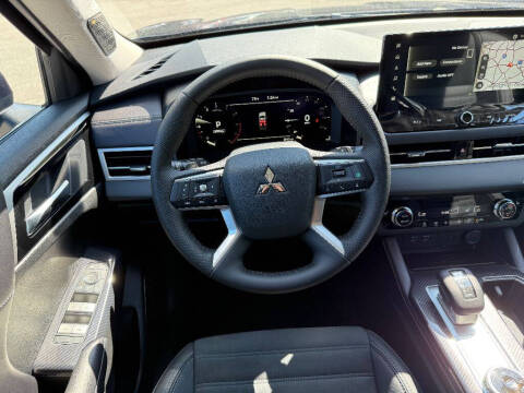 2025 Mitsubishi Outlander ES