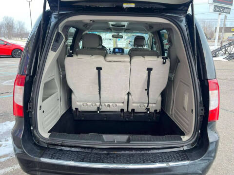 2012 Chrysler Town and Country Touring