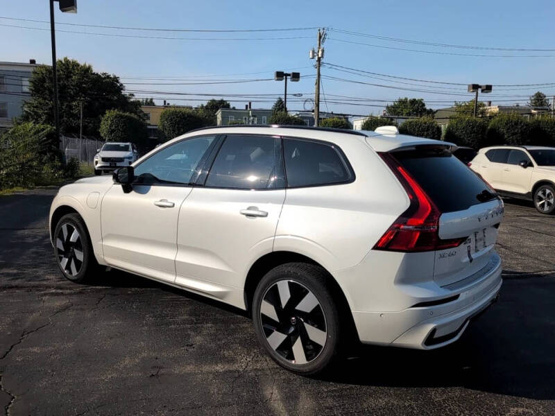 2025 Volvo XC60 T8 Plus Dark Theme