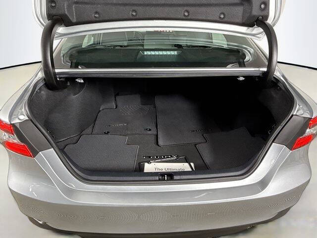 2022 Toyota Camry Hybrid XLE