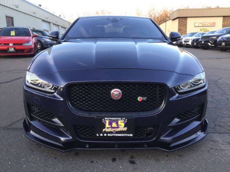 2018 Jaguar XE 35t R-Sport