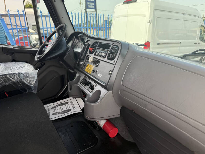 2017 Freightliner M2 106