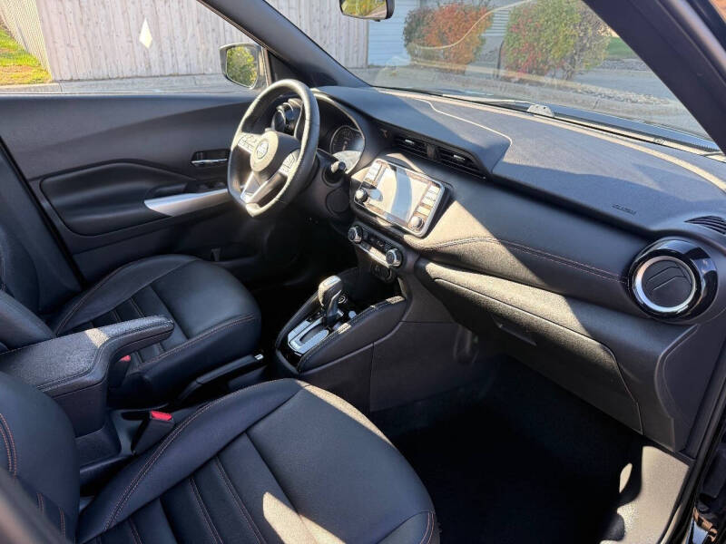 2020 Nissan Kicks SR