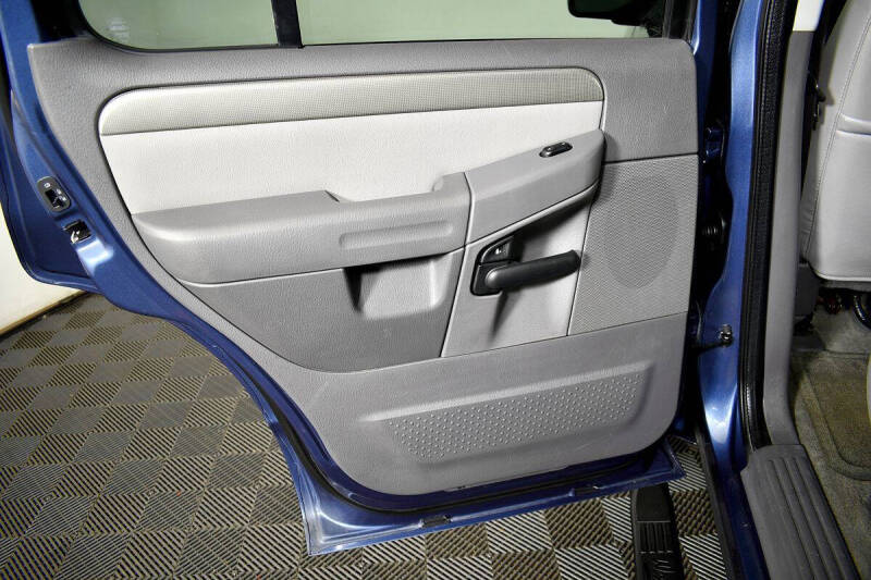 2004 Ford Explorer XLT