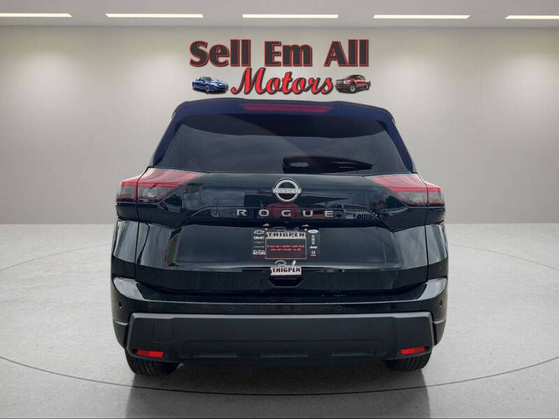 2025 Nissan Rogue SV