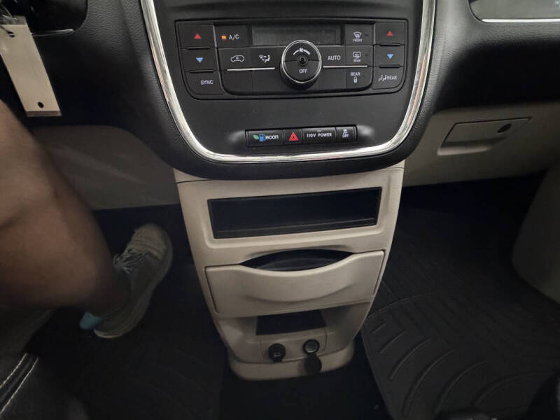 2012 Chrysler Town and Country Touring