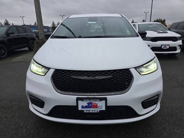 2026 Chrysler Pacifica Select