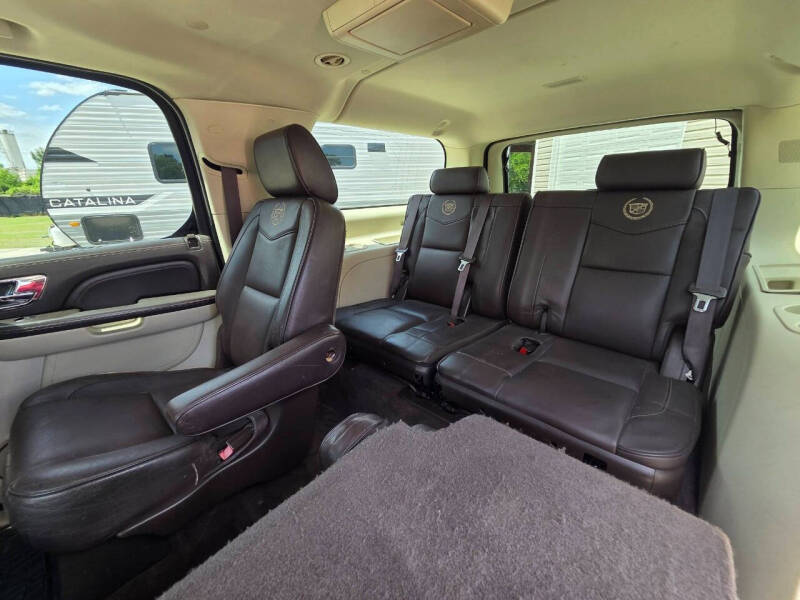 2011 Cadillac Escalade ESV Platinum Edition