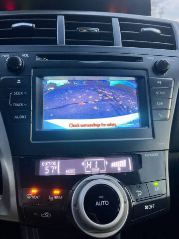 2013 Toyota Prius v Two