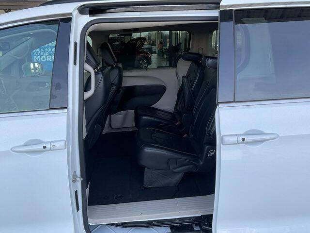 2022 Chrysler Pacifica Touring L