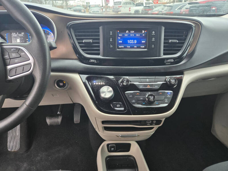 2017 Chrysler Pacifica LX