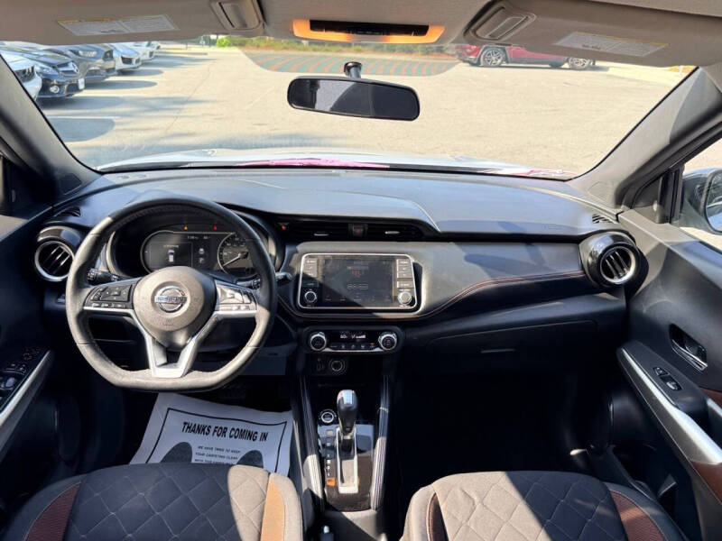 2019 Nissan Kicks SR