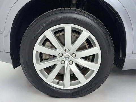 2016 Volvo XC90 T6 Momentum