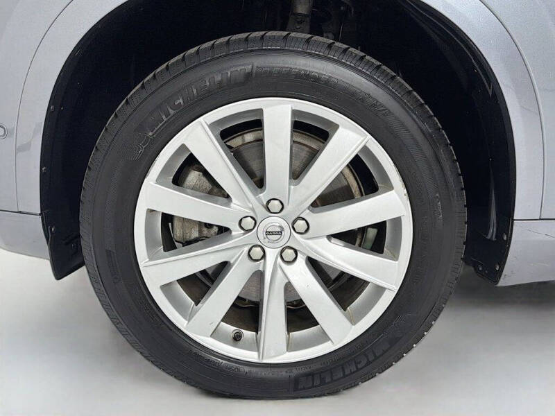 2016 Volvo XC90 T6 Momentum