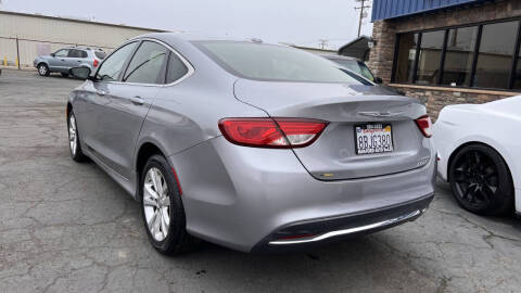 2015 Chrysler 200 Limited
