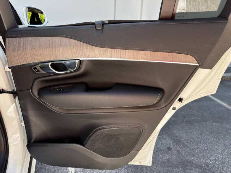 2023 Volvo XC90 Recharge T8 Ultimate Bright Theme 6P