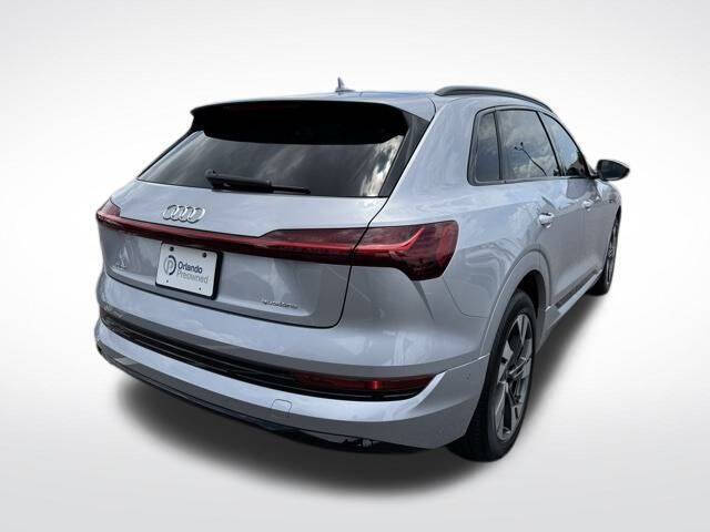 2022 Audi e-tron quattro Premium