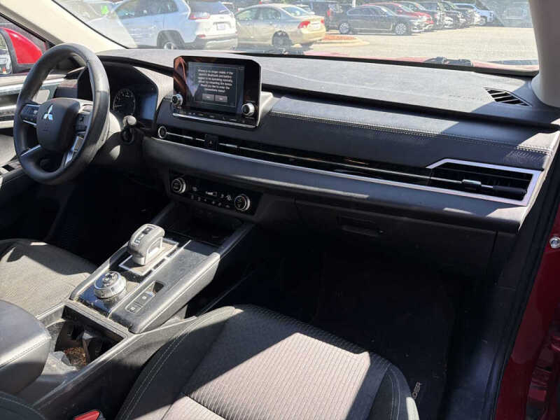 2022 Mitsubishi Outlander ES