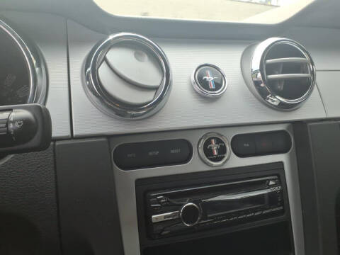 2006 Ford Mustang V6 Standard