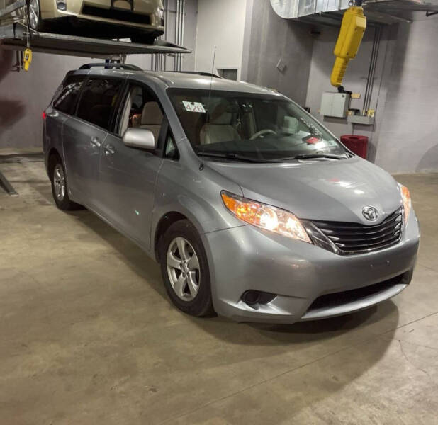 2014 Toyota Sienna LE 8-Passenger
