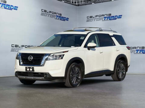 2022 Nissan Pathfinder SL