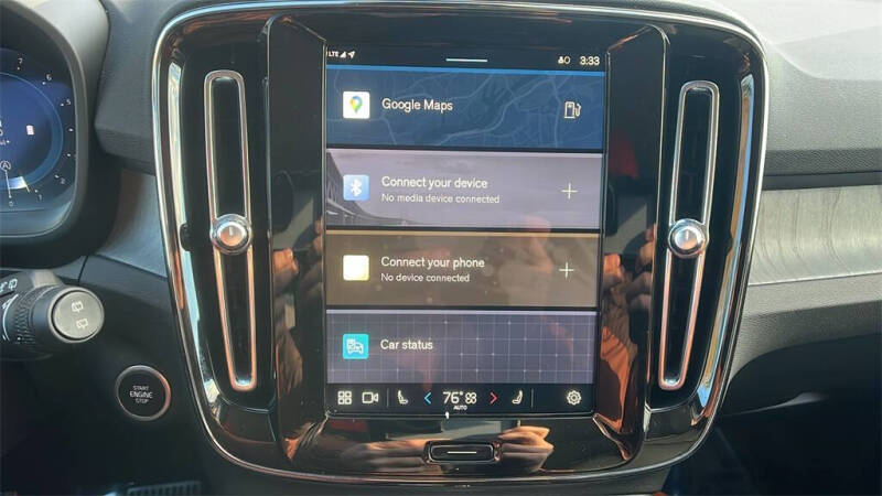 2025 Volvo XC40 B5 Plus Dark Theme