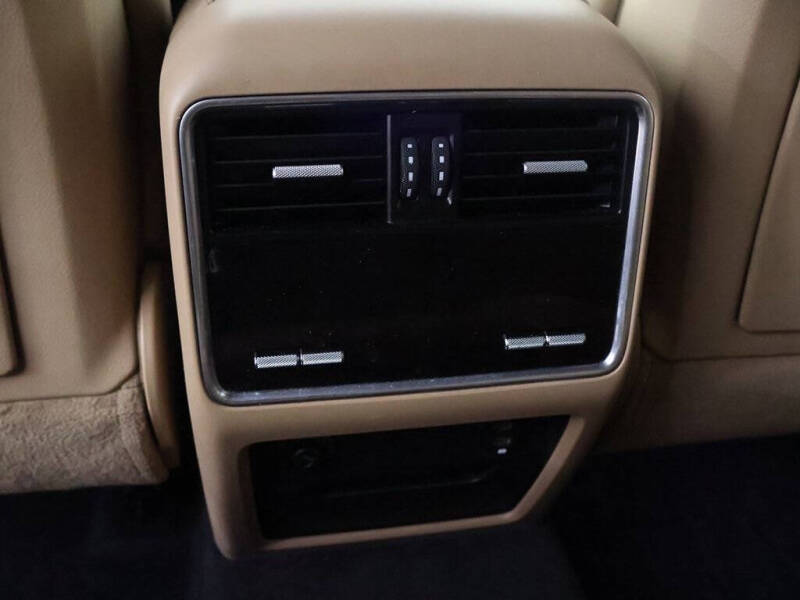 2023 Porsche Cayenne Platinum Edition