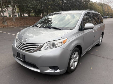 2017 Toyota Sienna LE 7-Passenger Auto Access Seat