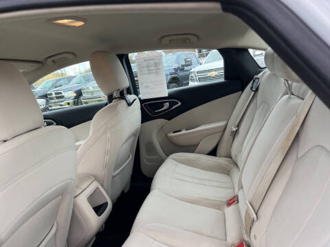 2015 Chrysler 200 LX