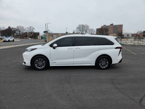 2021 Toyota Sienna LE 8-Passenger
