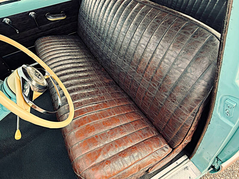 1952 Kaiser TRAVLER