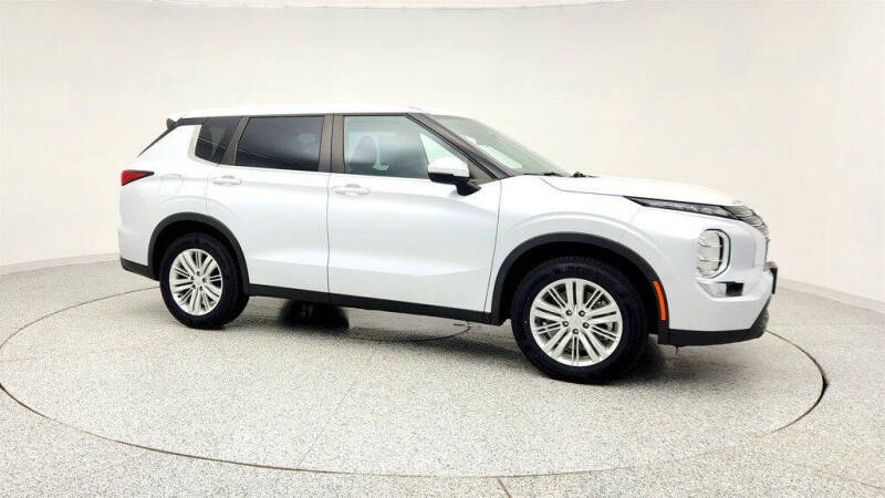 2023 Mitsubishi Outlander ES