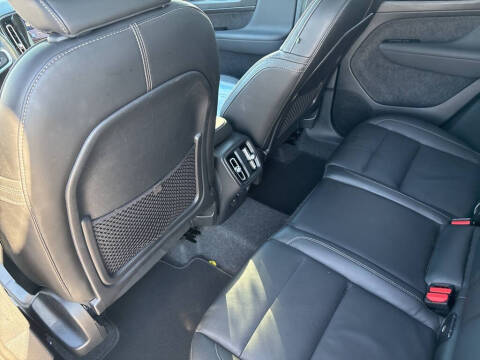 2025 Volvo XC40 B5 Plus Bright Theme