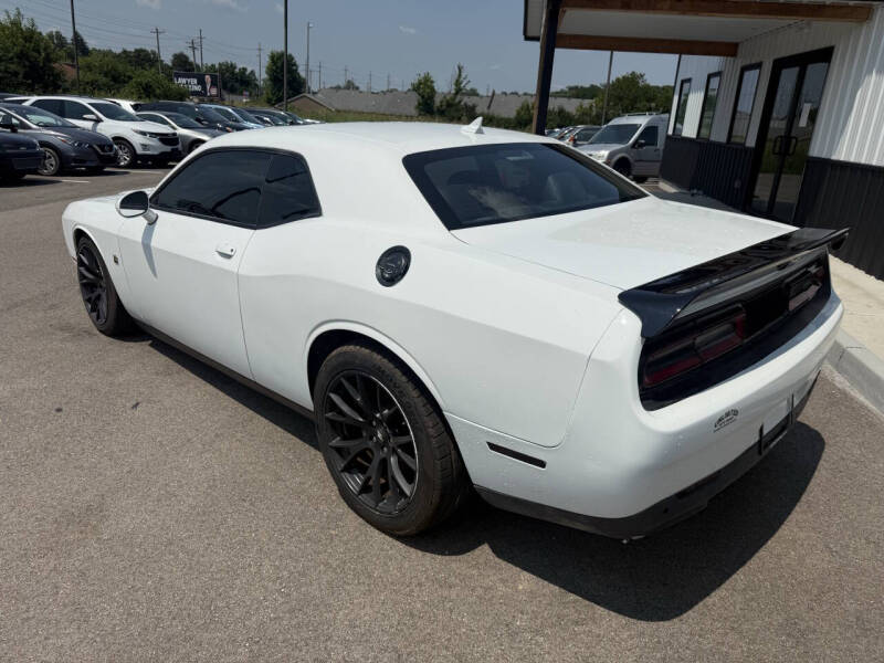 2017 Dodge Challenger 392 HEMI Scat Pack Shaker