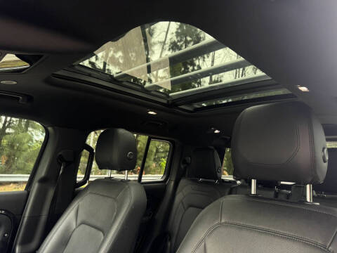 2023 Land Rover Defender 130 SE